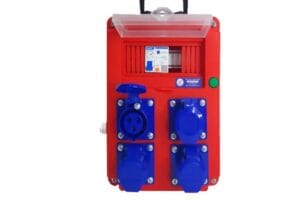 Hộp chia điện công nghiệp kèm aptomat chống giật 32A với 4 ổ cắm IP44 an toàn cho công trình và nhà xưởng.