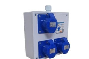 Hộp nguồn nhựa 1 pha chống giật IP44 an toàn 4 Hộp nguồn nhựa 1 pha tiện dụng giá rẻ TV-316A-1P-NA tích hợp aptomat chống giật và ổ cắm công nghiệp IP44.