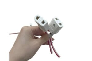 Phích Cắm Điện Âm Dương An Toàn, Dễ Lắp Đặt 3 Phích cắm điện âm dương thiết kế chắc chắn, chịu tải ổn định, phù hợp hệ thống điện dân dụng và công nghiệp.