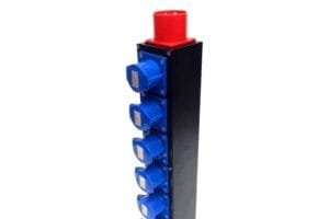 Thanh nguồn công nghiệp 32A TV 63TN với 6 ổ cắm công nghiệp 16A và phích cắm 32A chuyên dụng.