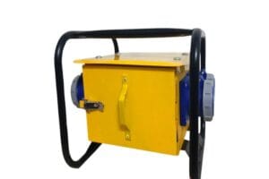Tủ điện công trường IP67 sử dụng ổ cắm công nghiệp 3 pha chống nước, phù hợp công trình và nhà xưởng.